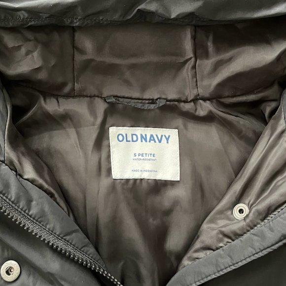 Old Navy petite Water-Resistant Hooded Puffer Jacket - Picture 5 of 5